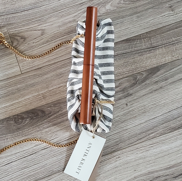 Antik Kraft Black and White Crossbody Bag - Picture 8 of 15